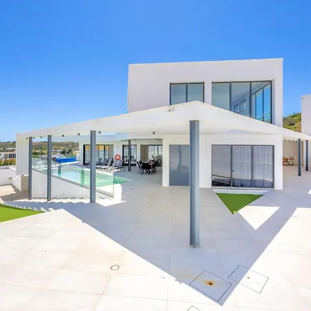 Vista Sea Views Heated Pool Walk To Marina