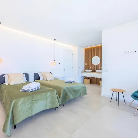 Villa Vista Sea Views Heated Pool Walk To Marina *