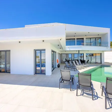 Vista Sea Views Heated Pool Walk To Marina *