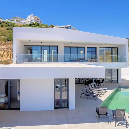 Vista Sea Views Heated Pool Walk To Marina