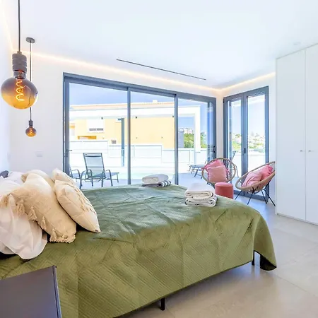 Villa Vista Sea Views Heated Pool Walk To Marina *