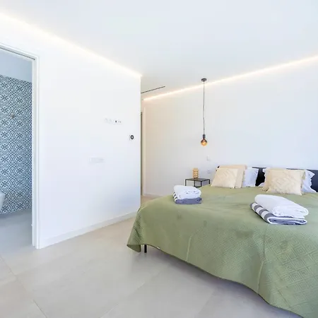 Vista Sea Views Heated Pool Walk To Marina *